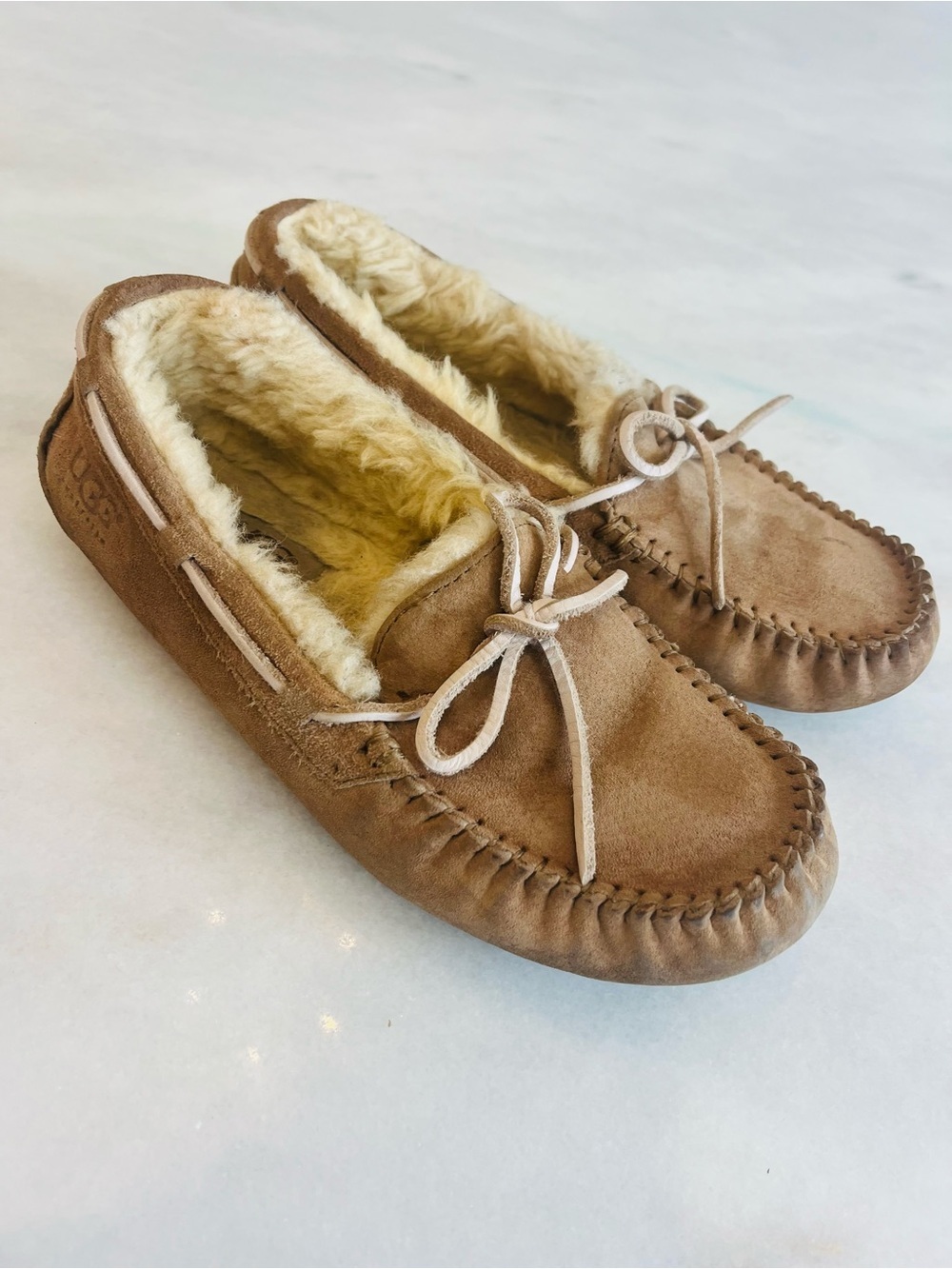 UGG Dakota Mocassin Suede Shearling Slippers Chestnut Women’s size 6 - Picture 3 of 10